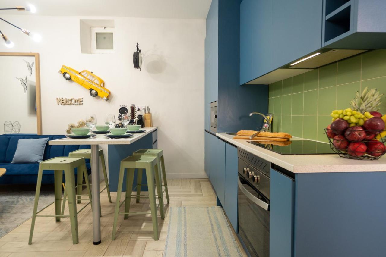 Cozy Apartment Puerta Del Sol & Private Patio Madrid Ngoại thất bức ảnh