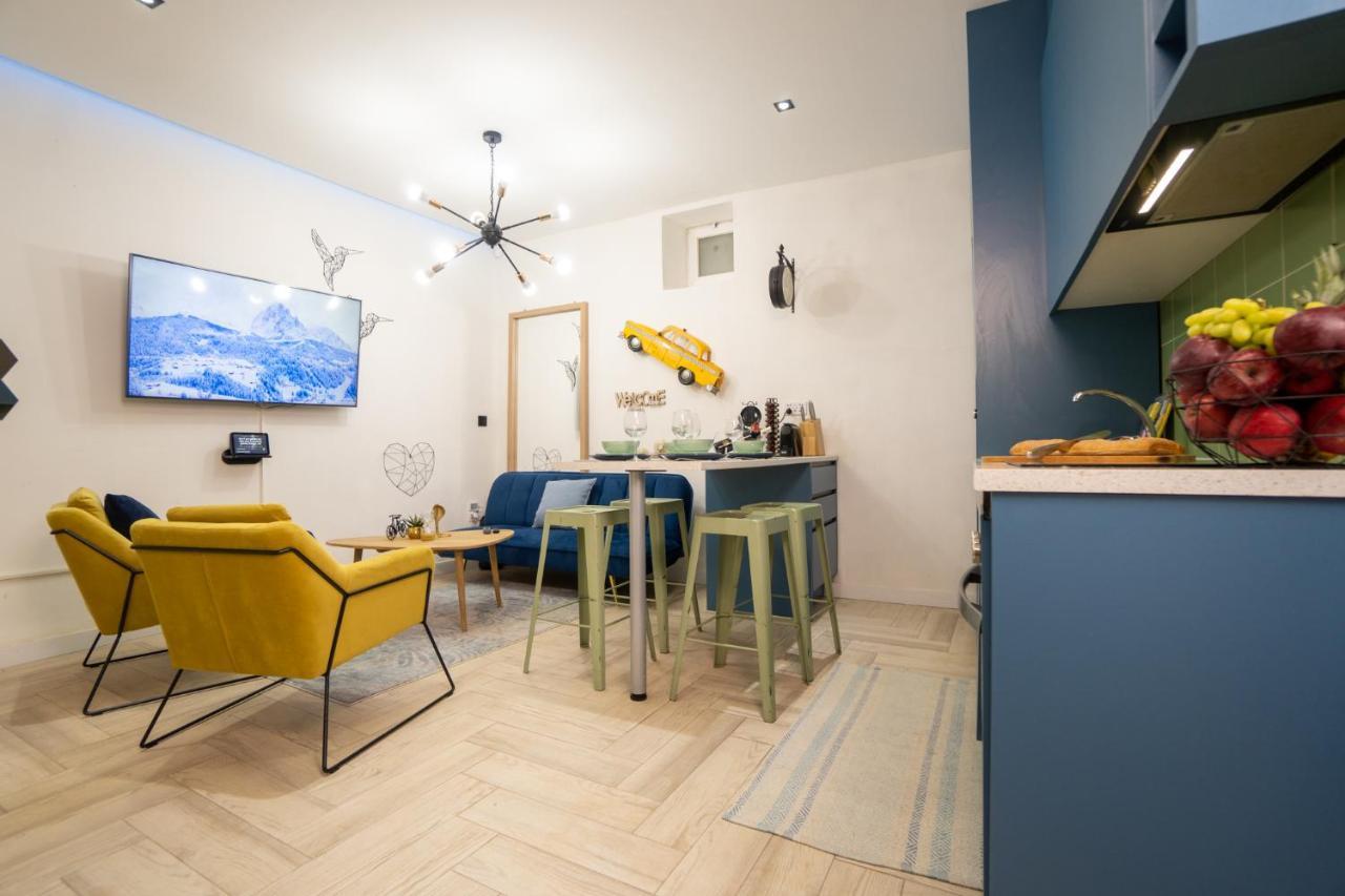 Cozy Apartment Puerta Del Sol & Private Patio Madrid Ngoại thất bức ảnh