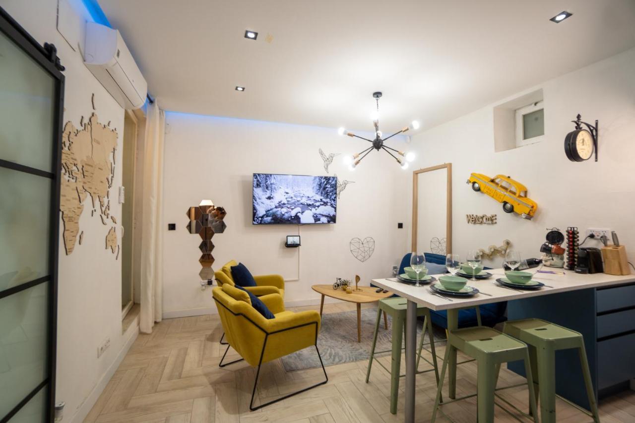 Cozy Apartment Puerta Del Sol & Private Patio Madrid Ngoại thất bức ảnh